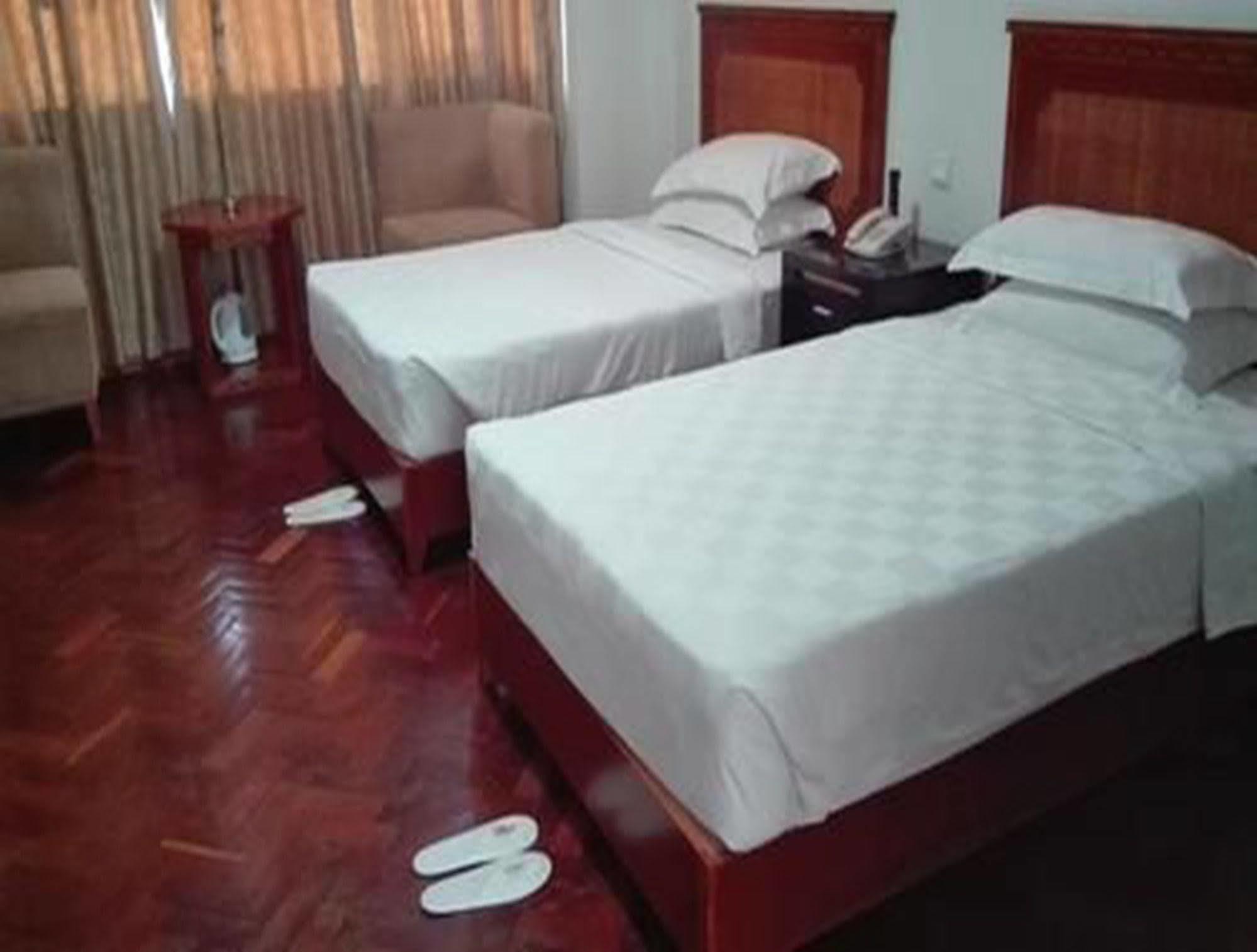 Myat Thinzar Hotel Oattara Thiri Ngoại thất bức ảnh